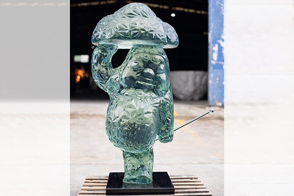 Green Resin Cartoon Bear Sculpture with Umbrella – Custom Decorative Art